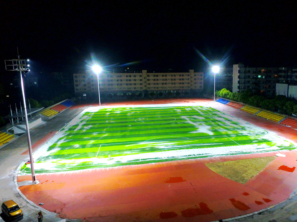 名称：江西芦溪中学运动场升降高杆灯案例